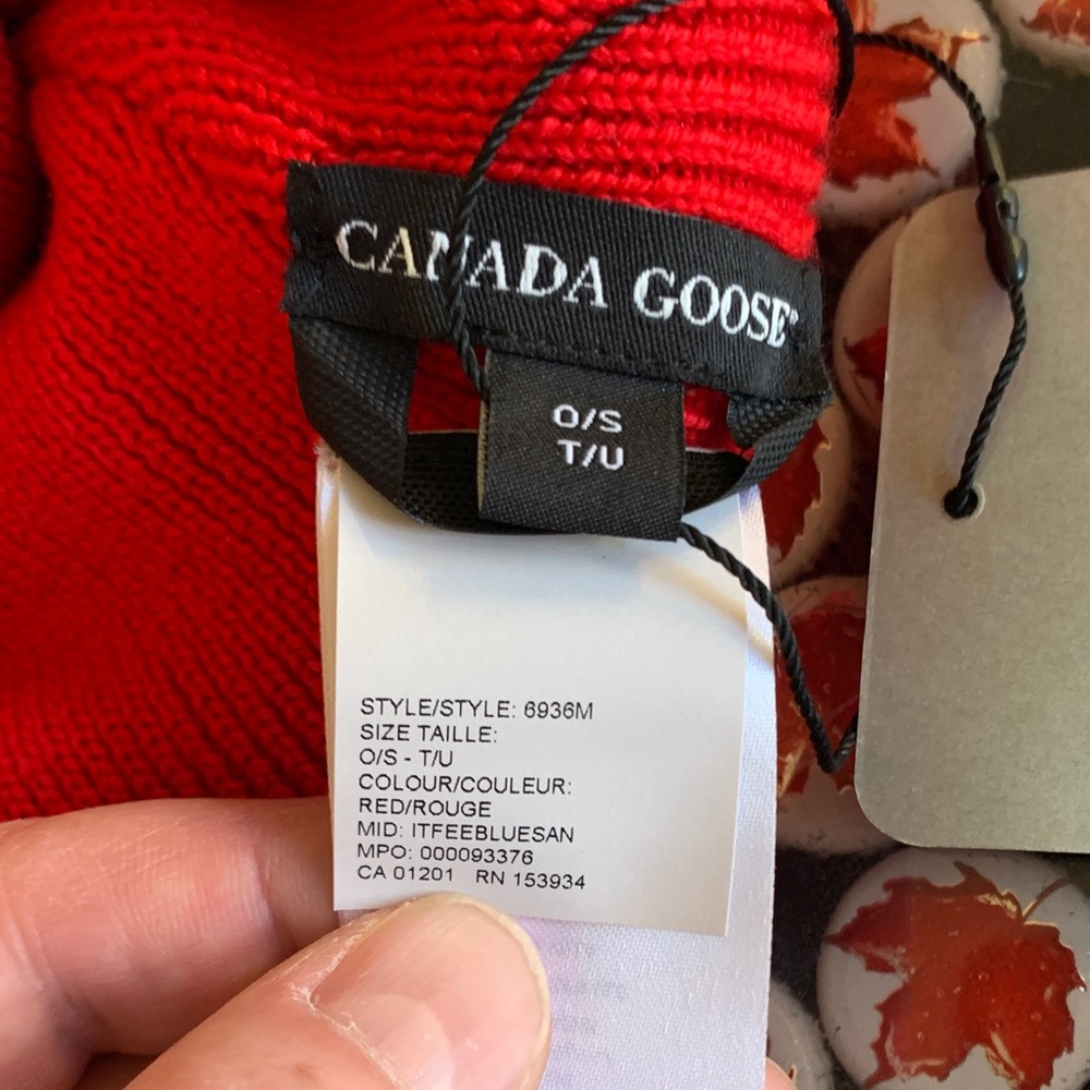 Canada Goose Red Toque - Picture 4 of 4